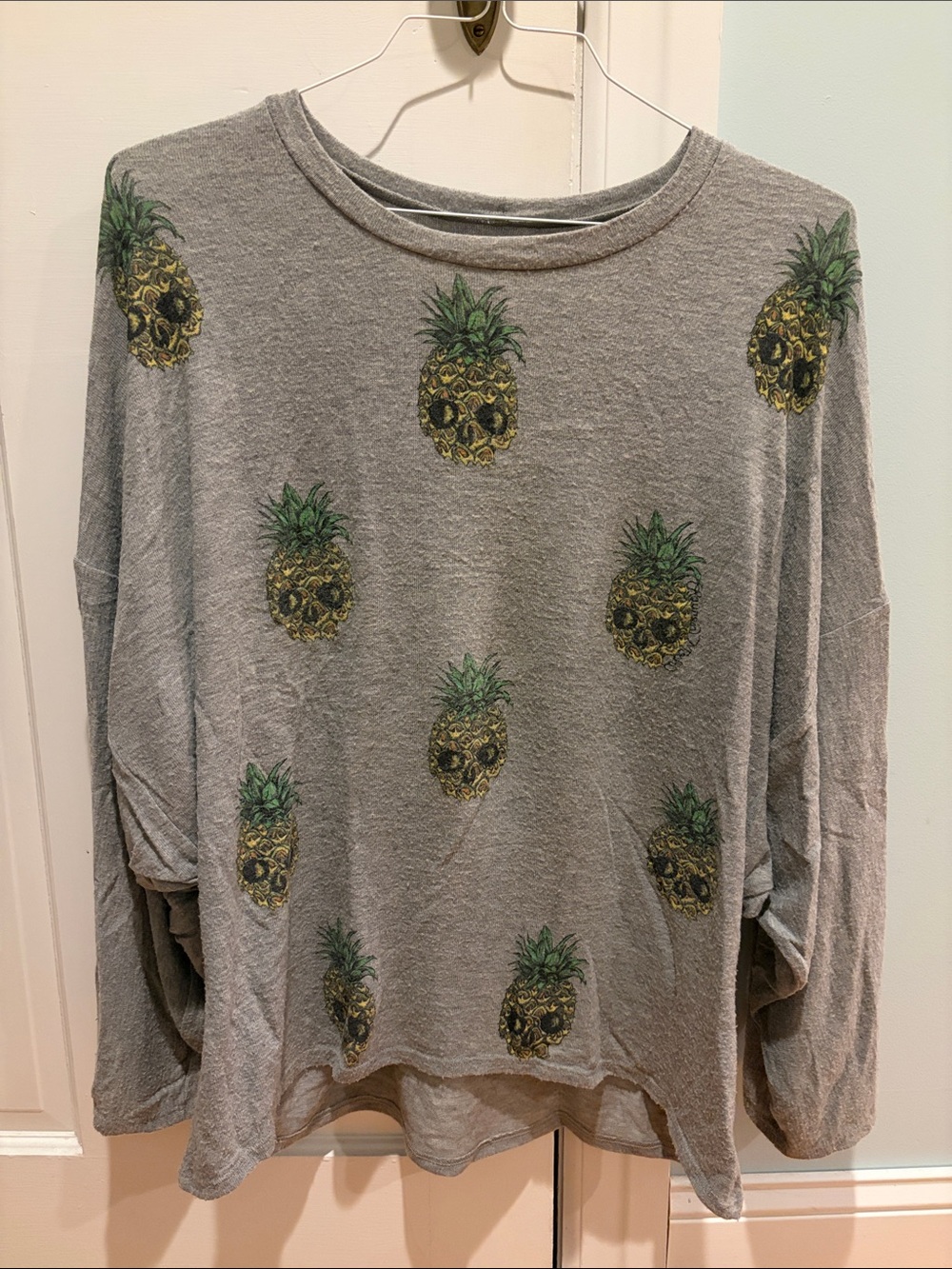 Lauren Moshi Gray Pineapple Skull Print Long Sleeve Top